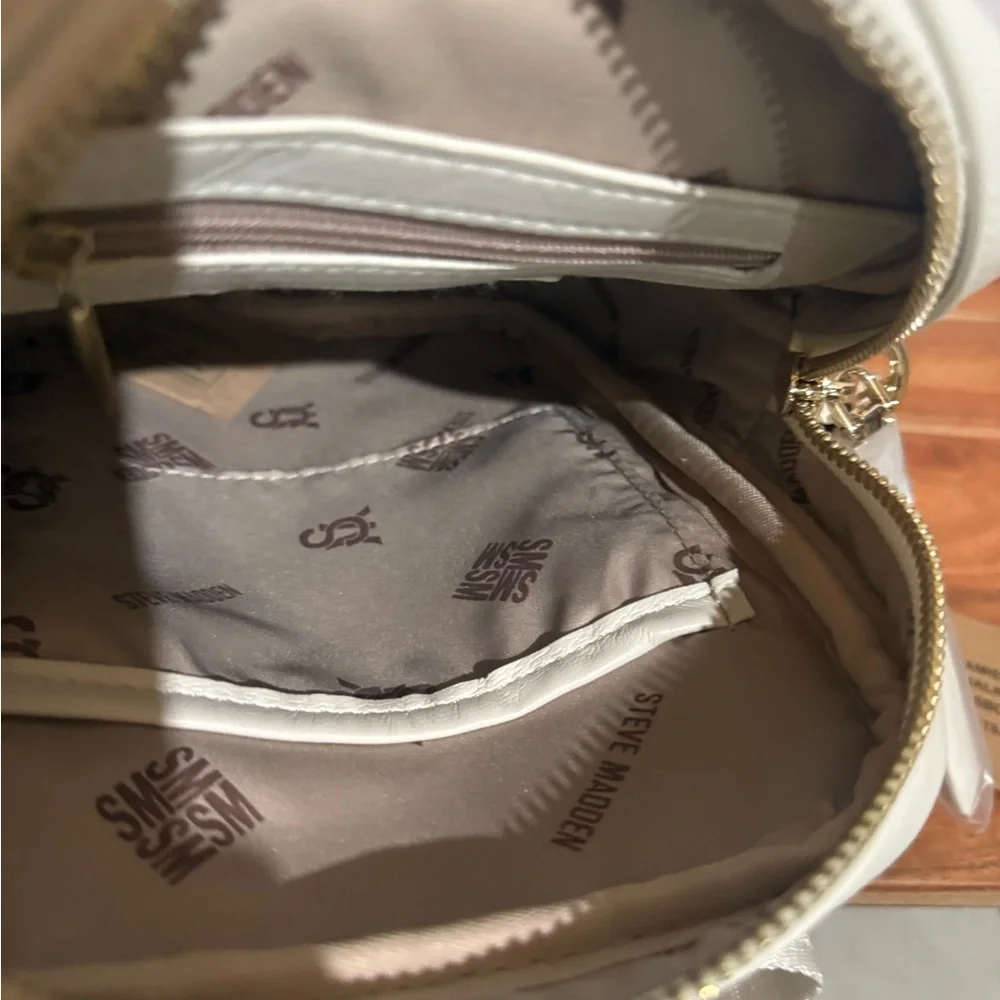 NWT STEVE MADDEN. CROSSBODY BAG.